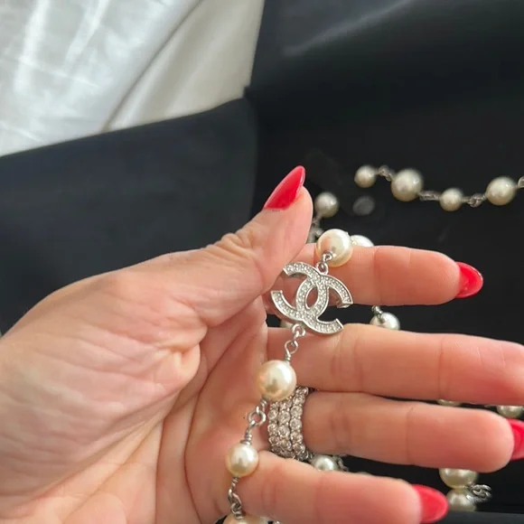 Chanel White &silver Pearls & Christals 5 C
Charms Necklace - Picture 4 of 8
